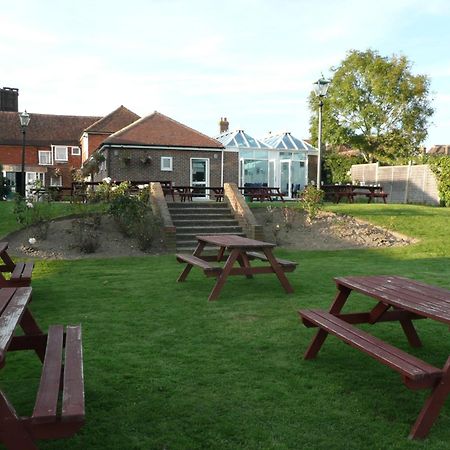 The Bear Inn And Burwash Motel Екстериор снимка