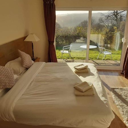 The Bear Inn And Burwash Motel Екстериор снимка