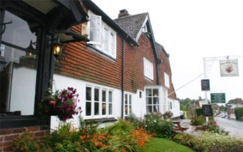 The Bear Inn And Burwash Motel Екстериор снимка