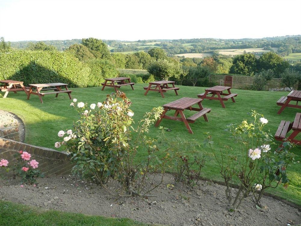 The Bear Inn And Burwash Motel Екстериор снимка