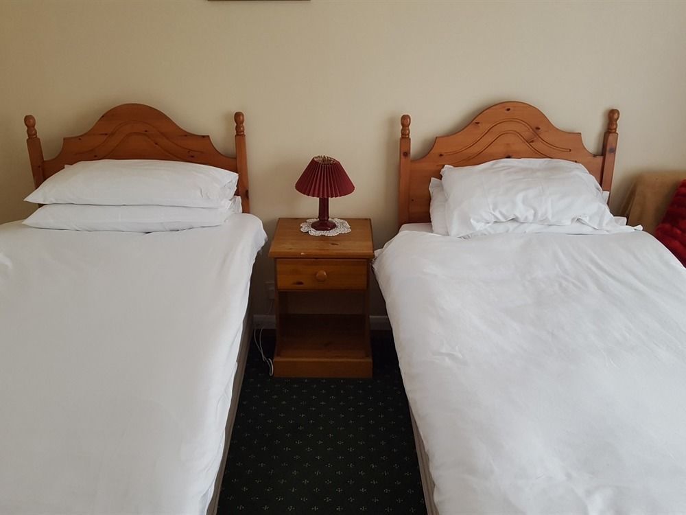The Bear Inn And Burwash Motel Екстериор снимка