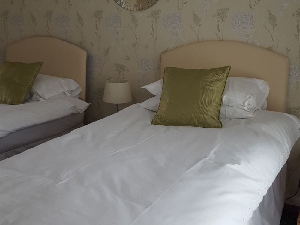 The Bear Inn And Burwash Motel Екстериор снимка
