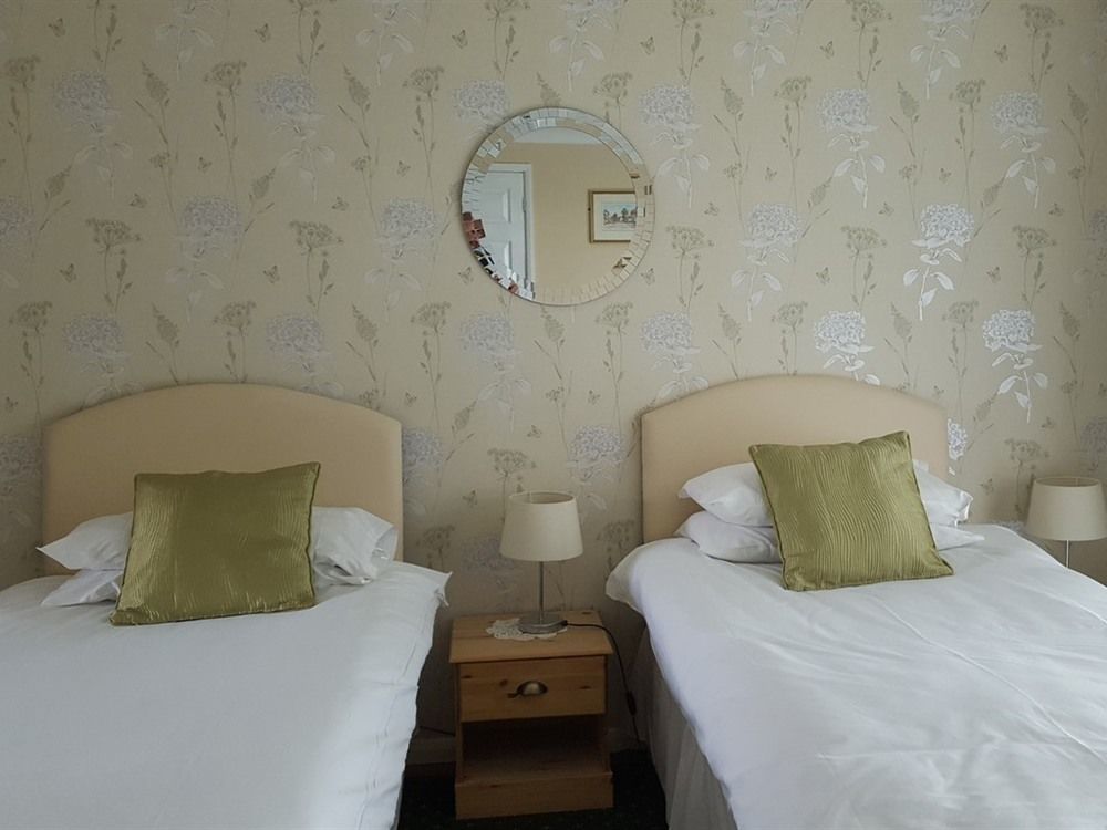 The Bear Inn And Burwash Motel Екстериор снимка
