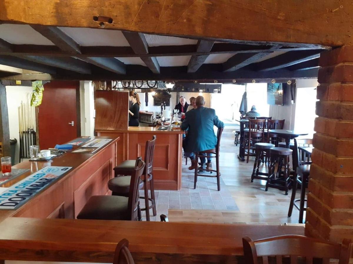 The Bear Inn And Burwash Motel Екстериор снимка