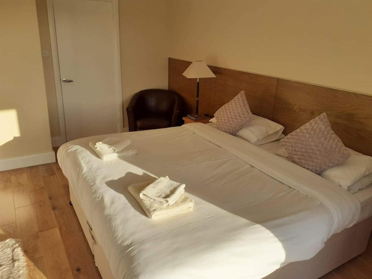 The Bear Inn And Burwash Motel Екстериор снимка